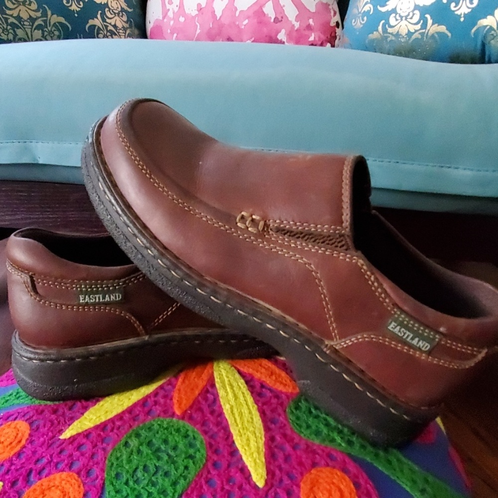 Shoes - Picture 2 of 7